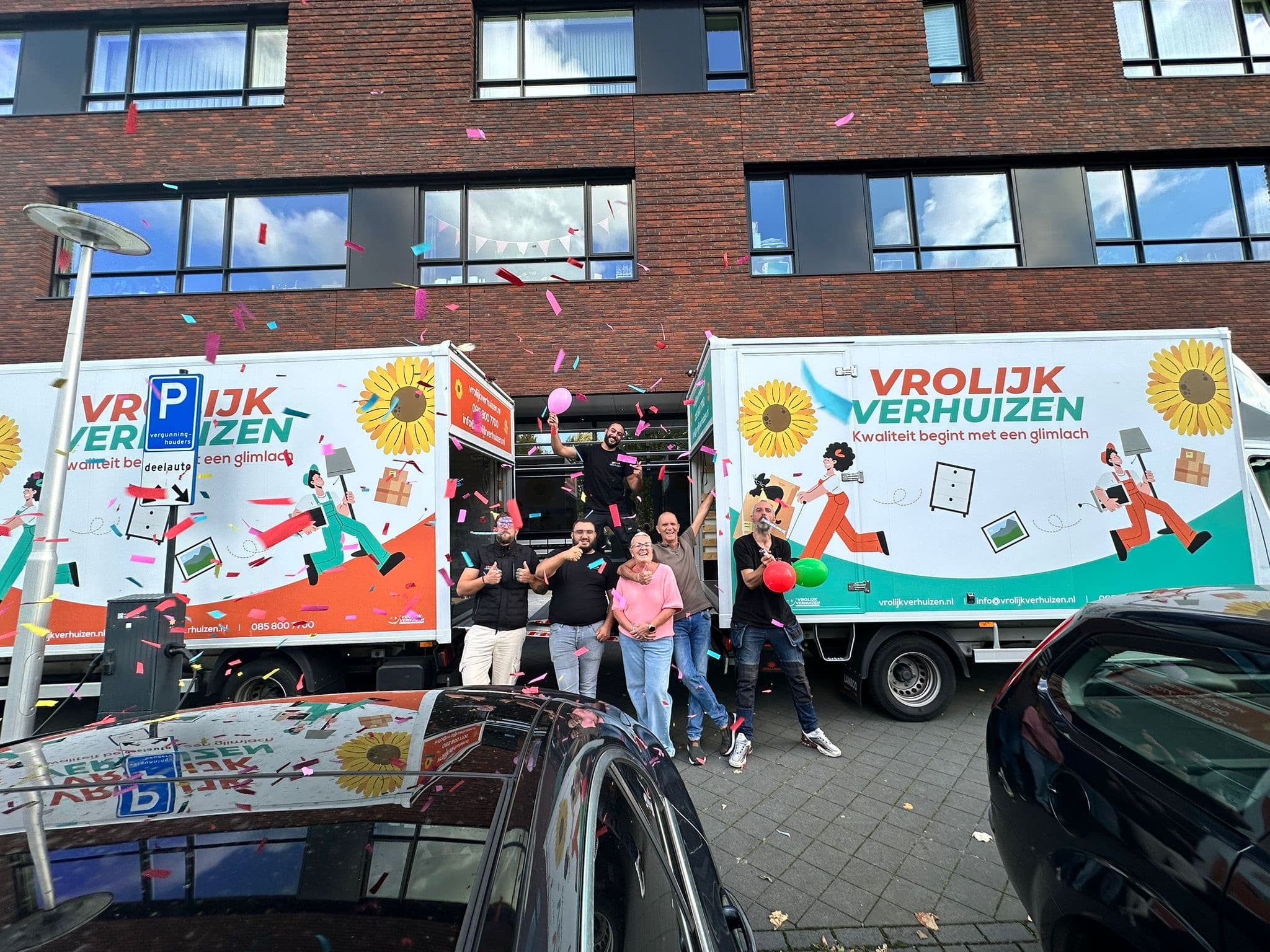 Vrolijk Verhuizen team celebrating a successful move with confetti