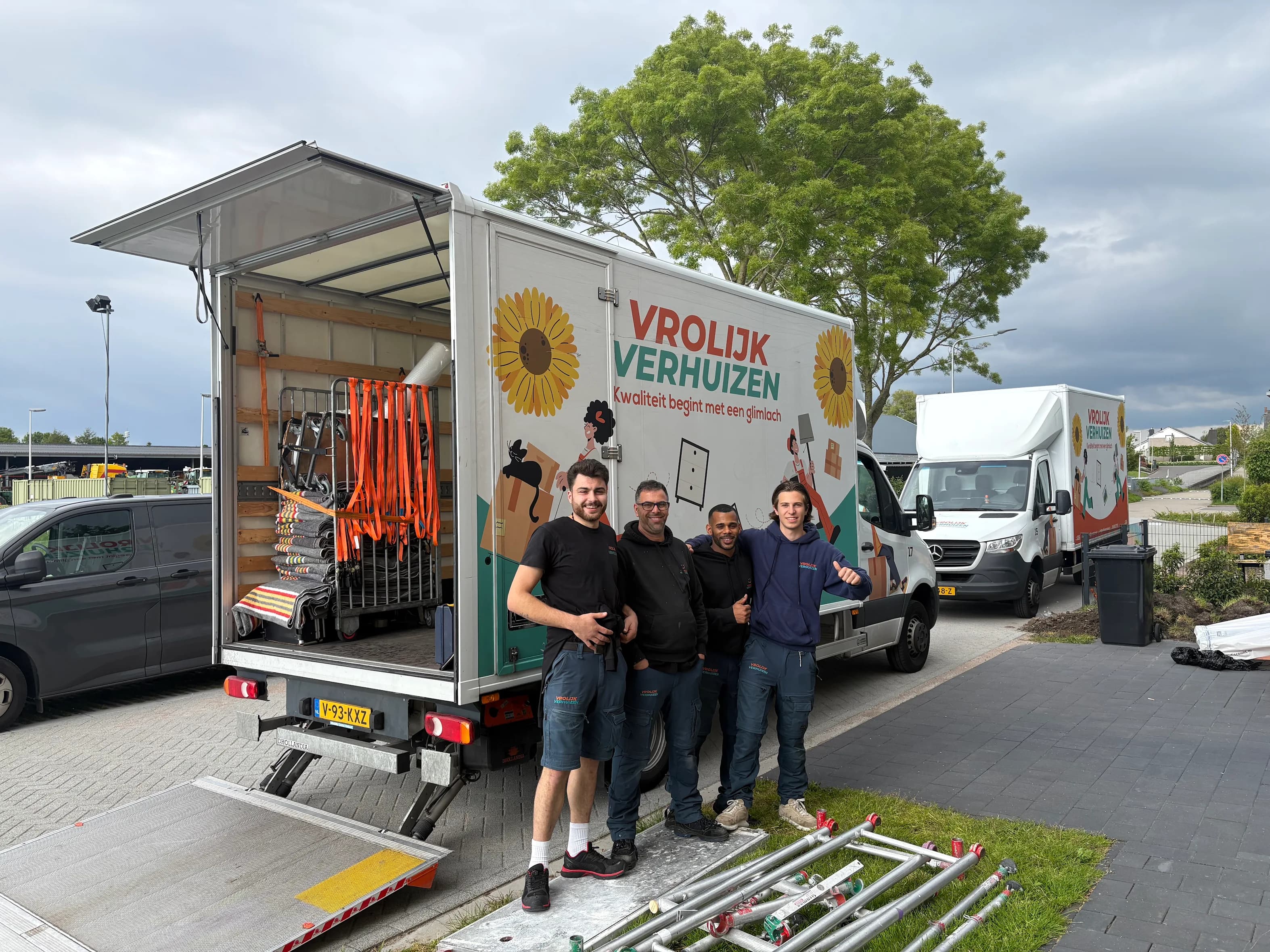 Vrolijk Verhuizen team klaar voor de klus in Hilversum